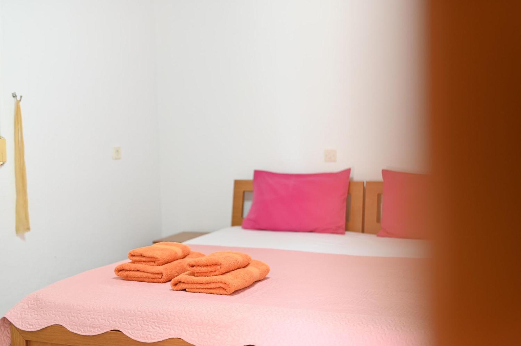 Guesthouse Agnandi Loutraki  Bagian luar foto