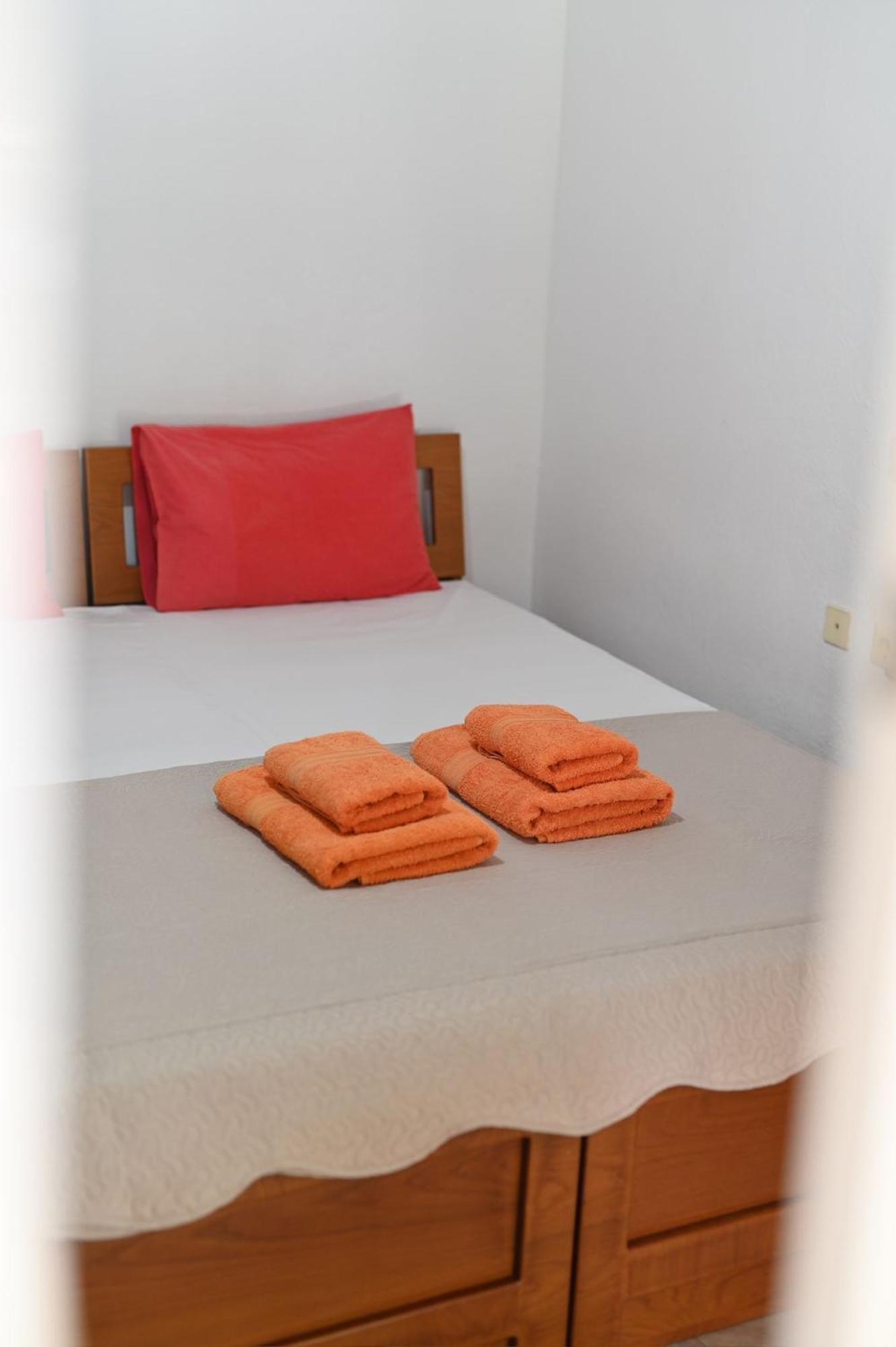 Guesthouse Agnandi Loutraki  Bagian luar foto