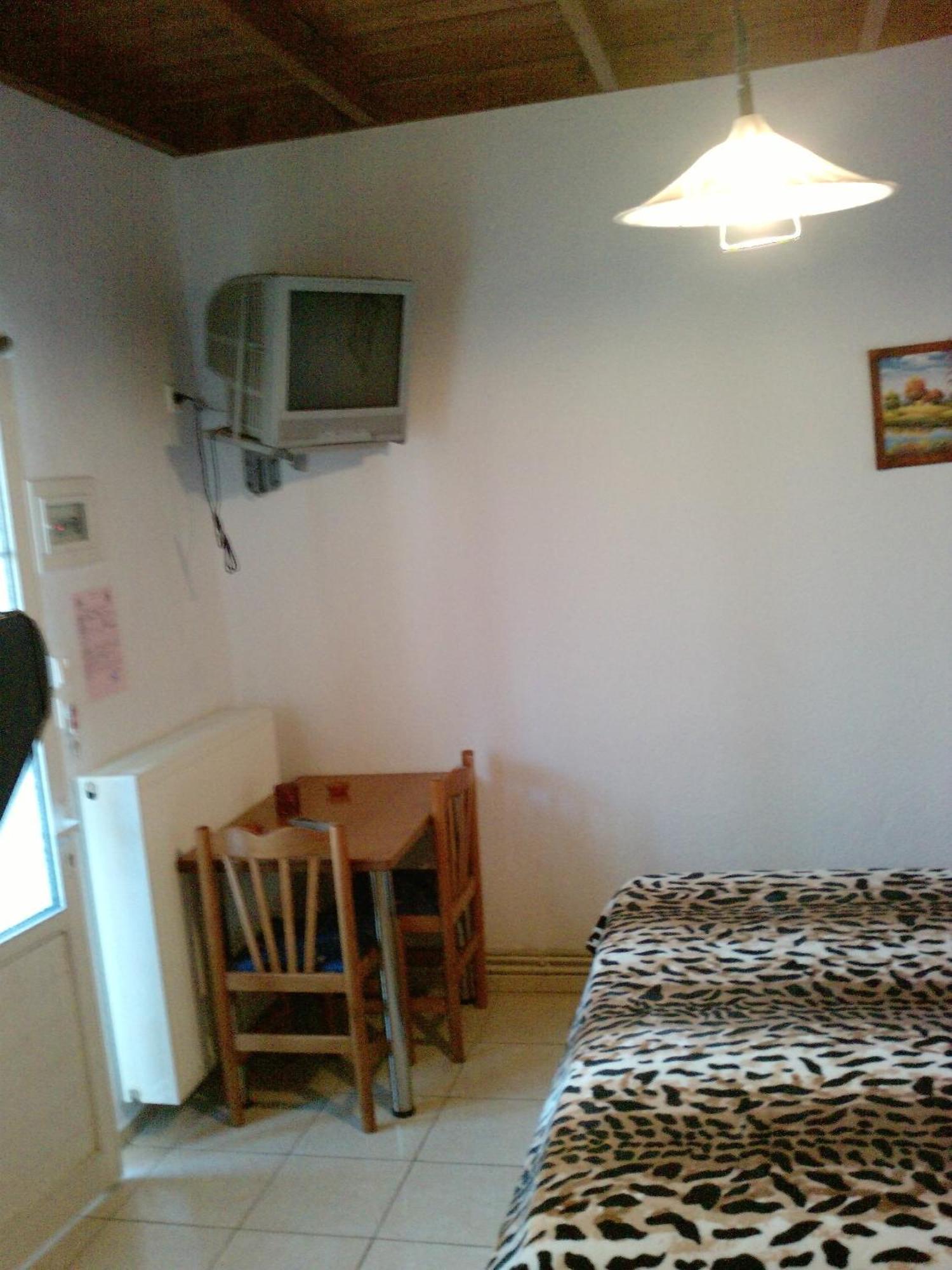 Guesthouse Agnandi Loutraki  Bagian luar foto
