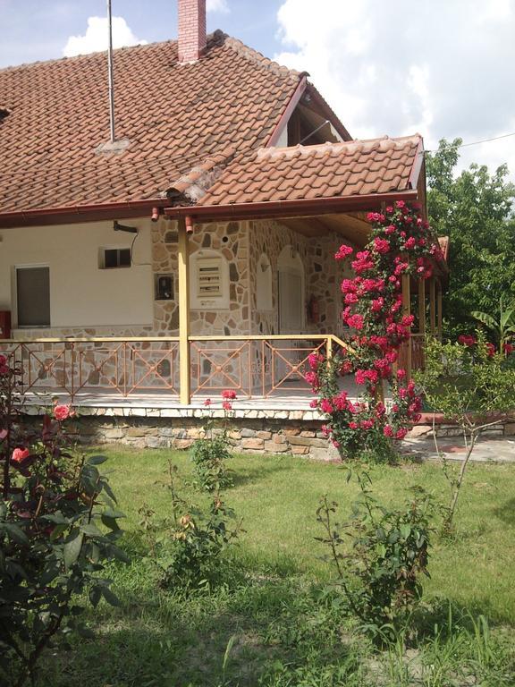 Guesthouse Agnandi Loutraki  Bagian luar foto