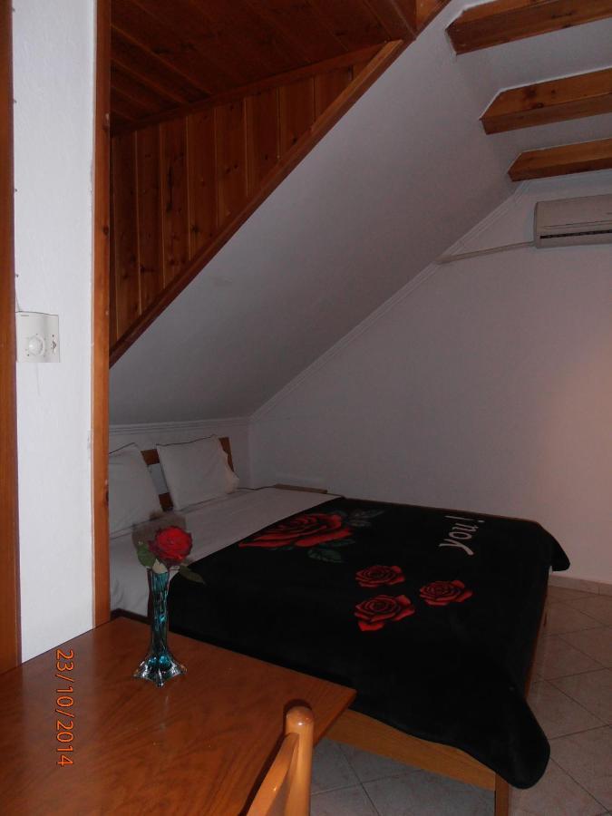 Guesthouse Agnandi Loutraki  Bagian luar foto